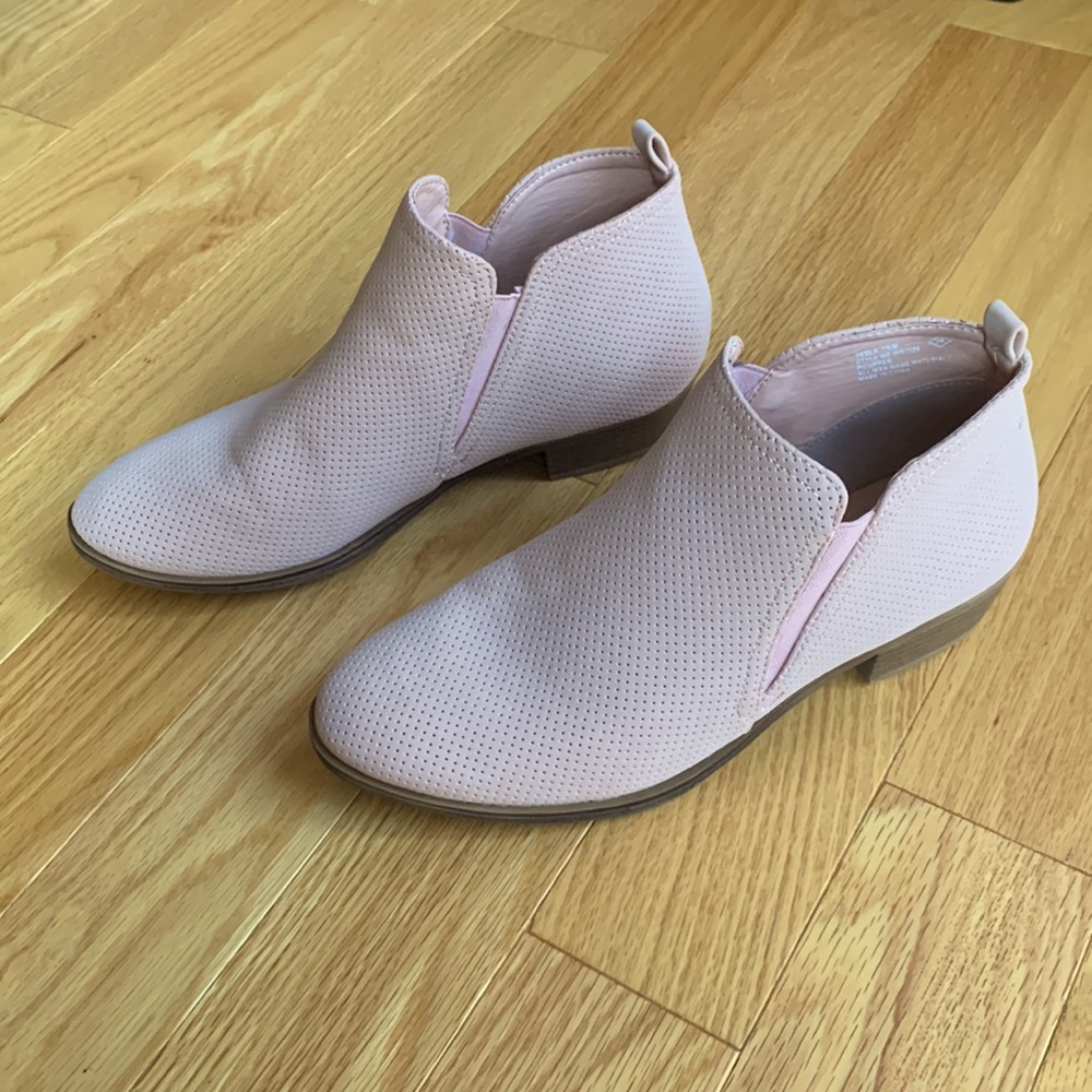 RAMPAGE pink boots - Size 7 1/2